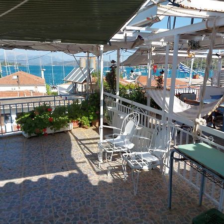 Nikos Rooms And Studios Poros Town Exteriör bild