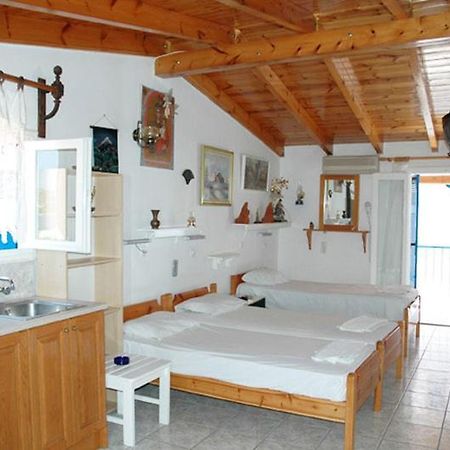 Nikos Rooms And Studios Poros Town Exteriör bild