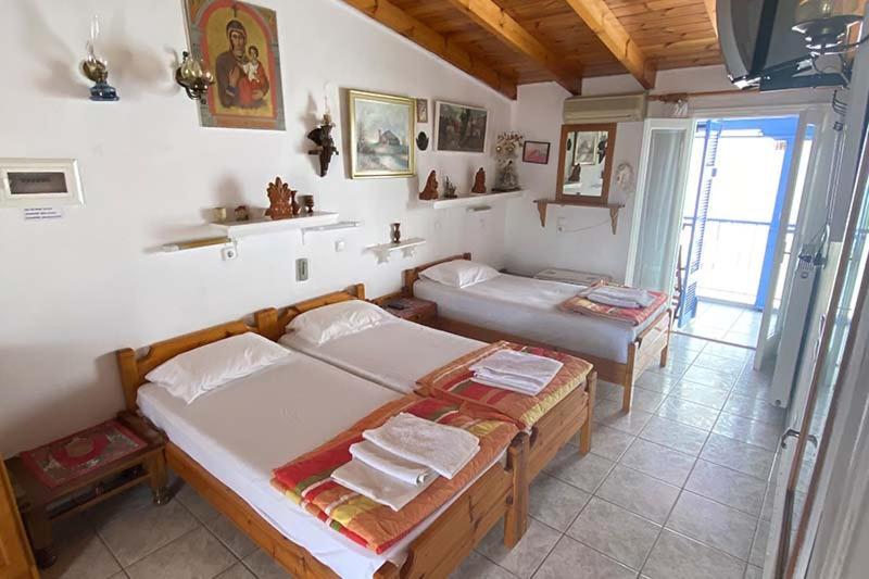 Nikos Rooms And Studios Poros Town Exteriör bild