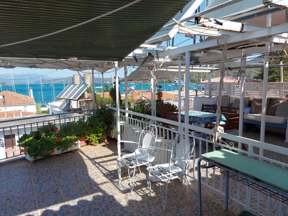 Nikos Rooms And Studios Poros Town Exteriör bild