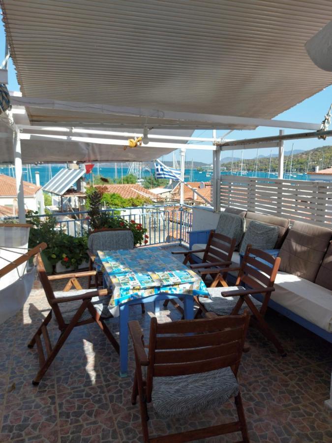 Nikos Rooms And Studios Poros Town Exteriör bild
