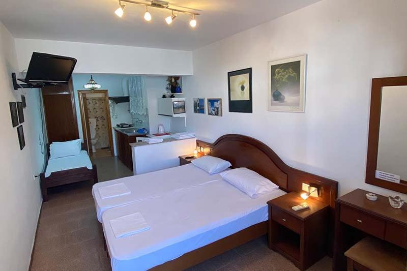Nikos Rooms And Studios Poros Town Exteriör bild